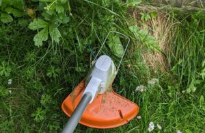 How to clean a grass trimmer