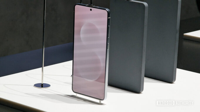 Download the Samsung Galaxy S25 Edge wallpapers here