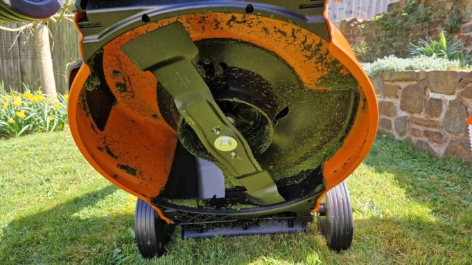 How to sharpen a lawn mower blade