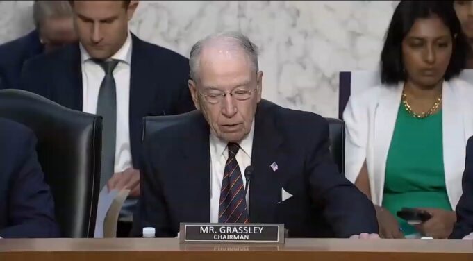 Sen. Grassley Releases Emails of Biden FBI Agents Plotting and Celebrating Peter Navarro’s Indictment (VIDEO) | The Gateway Pundit