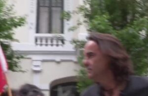 Spanish journalist, Cake Minuesa is attacked by the far left