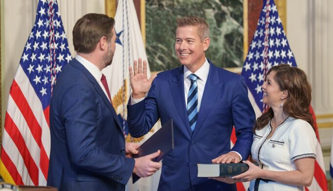 NATCA Sabotages Secretary Duffy’s Plan to Fix Air Traffic Control Crisis — Woke Union Votes to Punish Veteran Controllers Who Agree to Stay on the Job | The Gateway Pundit