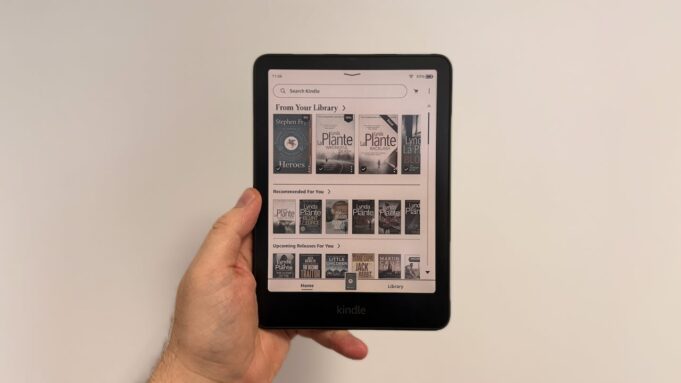 How to set a book cover as your Kindle lock screen
