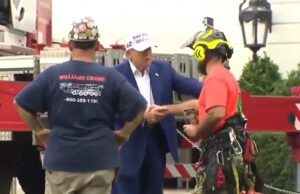 WATCH: Trump Greets Workers and Unveils New Flag Poles That He Paid for Personally on White House Lawns – Flag Pole Installer Tells Him “Thanks for Bringing America Back!” | The Gateway Pundit