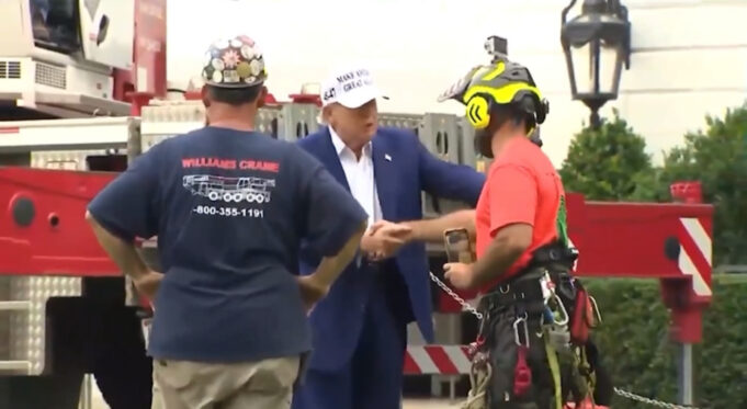 WATCH: Trump Greets Workers and Unveils New Flag Poles That He Paid for Personally on White House Lawns – Flag Pole Installer Tells Him “Thanks for Bringing America Back!” | The Gateway Pundit