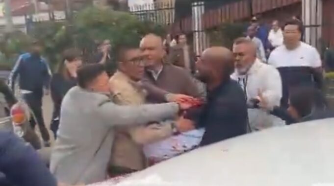 BREAKING: Chaos Erupts After Right-Wing Colombian Presidential Candidate Shot in the Head in Bogota (GRAPHIC VIDEO) | The Gateway Pundit