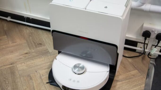 This 4.5-star Roborock robot vacuum is now $300 cheaper