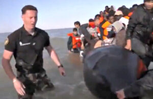 French Police Puncture Rubber Boats With Illegal Migrants Trying to Cross the Channel to Britain (VIDEO) | The Gateway Pundit