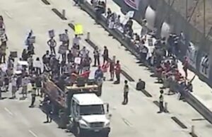 Anti-ICE Rioters Shut Down Bridge in Downtown Los Angeles (VIDEO) | The Gateway Pundit