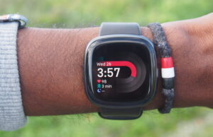 Don’t spend a fortune on fitness trackers when the Fitbit Versa 4 is this cheap