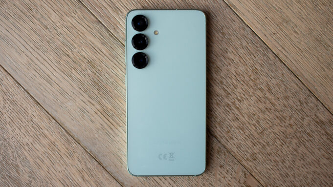 The latest One UI update is causing massive battery drain on the Galaxy S25