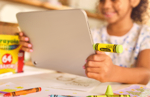 SanDisk’s latest flash drive is shaped like a big old Crayola