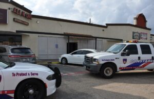 Houston police shut down illegal gambling den