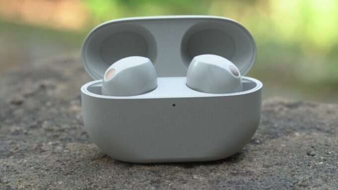 Sony’s new WF-1000XM6 earbuds could be available in ‘sandpink’