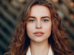 9 Long Wavy Hairstyles to Transform Your Look