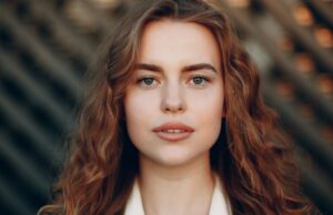 9 Long Wavy Hairstyles to Transform Your Look