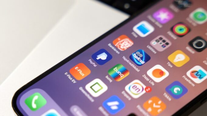 Feds take notice of iOS vulnerabilities exploited under mysterious circumstances