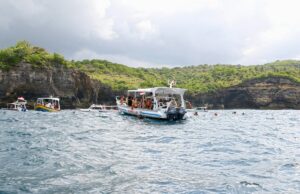 Fast Boat or Private Charter: How to Choose Your Crossing to Nusa Penida