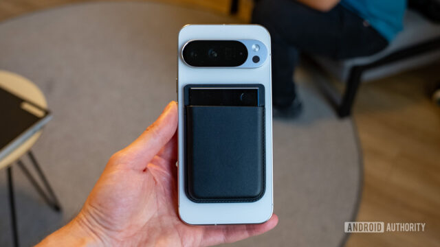 PLAUD-Note-Pro-in-hand-2.jpg